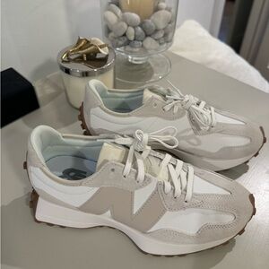 NEW New Balance Classic 327 Sneaker Sea Salt & Stone Color Size 8